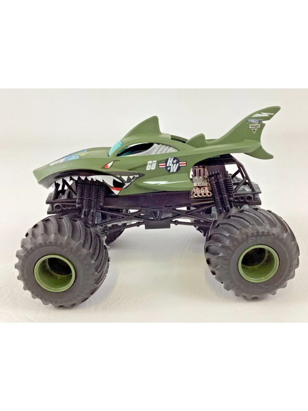Hot Wheels Monster Jam Shark Shock 1:24 Diecast Large Monster Truck Toy Vehicle